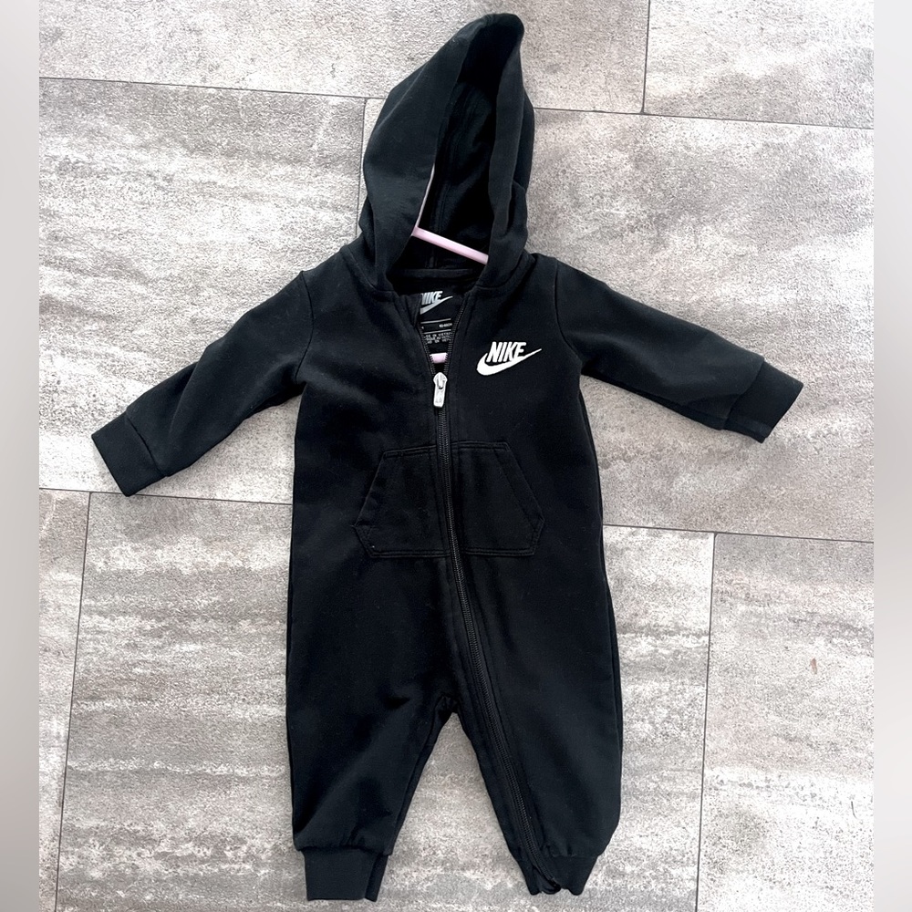 6M Nike zip up